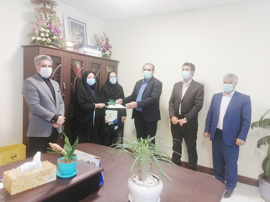 تجلیل مدیر کل بیمه سلامت استان ایلام از انجمن دارو سازان استان به مناسبت روز دارو ساز