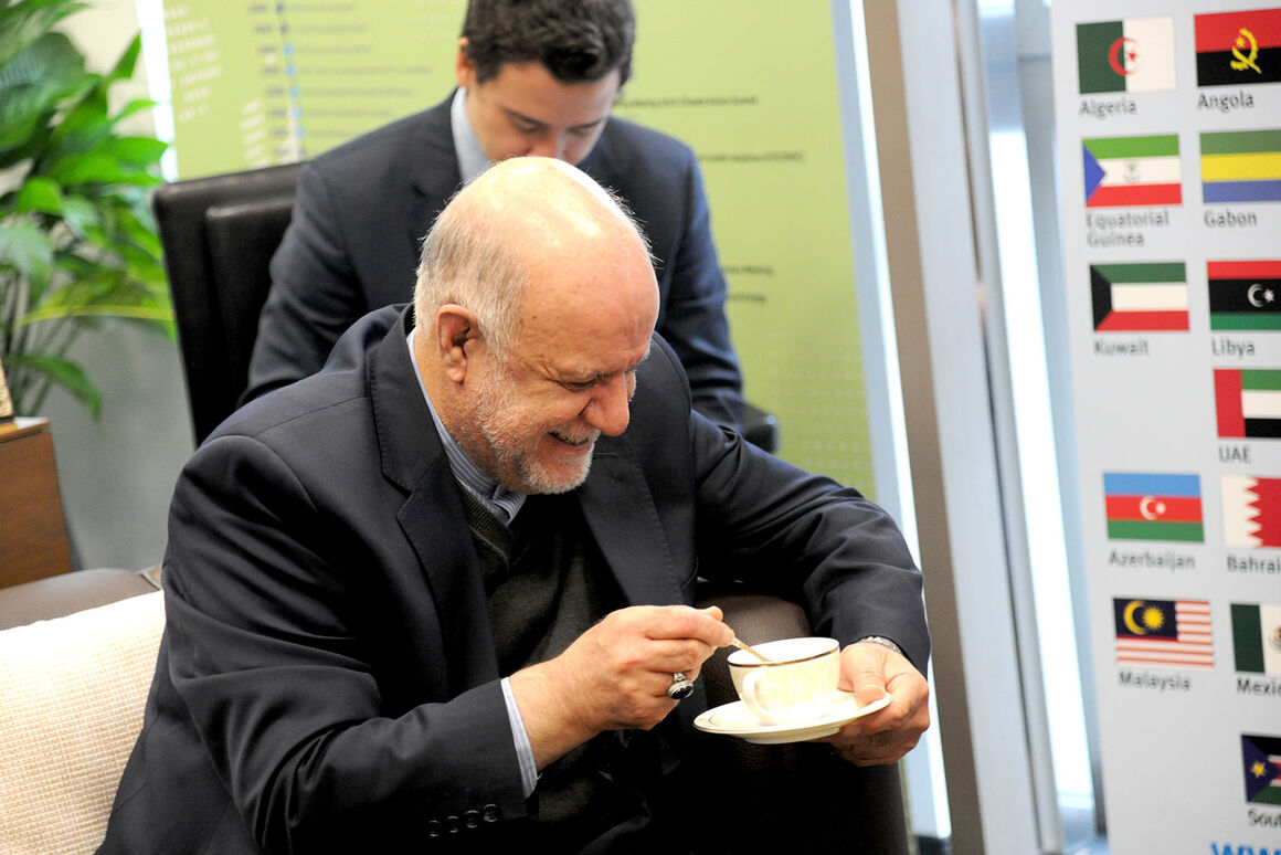 دبیرکل اوپک خطاب به بیژن زنگنه، وزیر نفت ایران: موفقیت ما بدون فداکاری و ذکاوت دیپلماتیک شما چیزی که امروز هست نبود/ همه ما از دانش و چشمه خرد شما بهره‌مند شدیم