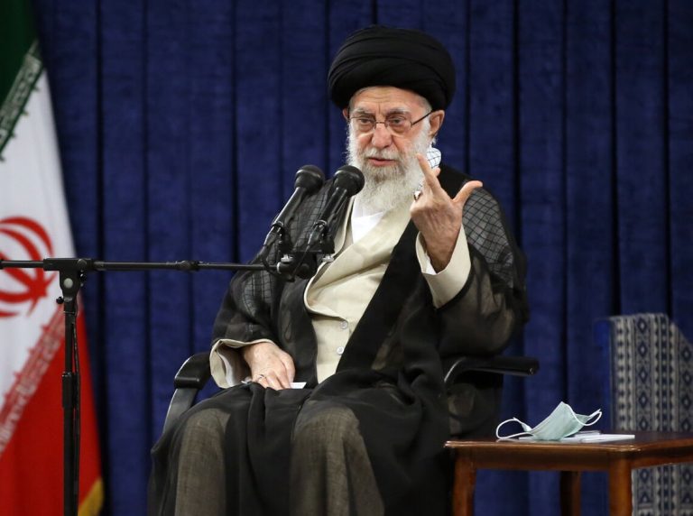 در دیدار دست اندرکاران حج؛ رهبر معظم انقلاب: سراغ اختلافات شیعه و سنی نروید/ صدبار تکرار می‌کنیم؛ باز هم یکی از آن طرف صدایش راجع به مسئله‌ شیعه و سنی بلند می‌شود