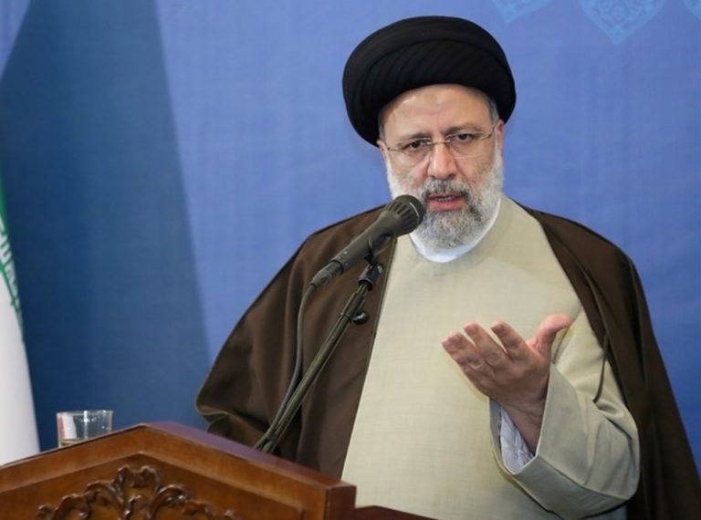 دستور رئیسی: عوامل مداخله‌گر در بازار ارز را شناسایی و با جدیت به وظیفه خود عمل کنید/ بانک مرکزی: درآمد ارزی کشور در ۸ ماه اخیر به اندازه تمام سال گذشته بوده؛ تغییرات نرخ ارز نتیجه عملیات روانی است