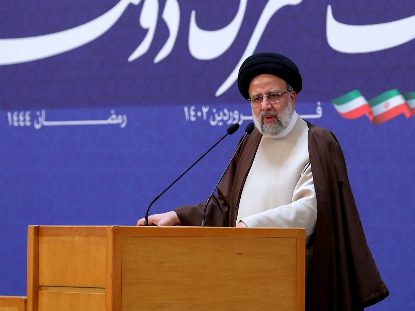 رئیسی در نشست دولت و مجلس: نظارت نباید شجاعت را از مدیر اجرایی سلب کند/ مردم از اختلاف و بگو مگو و حاشیه‌سازی به شدت خسته شده‌اند/ افزایش مشارکت اجتماعی مردم از لوازم حضور حداکثری آن‌ها در انتخابات است