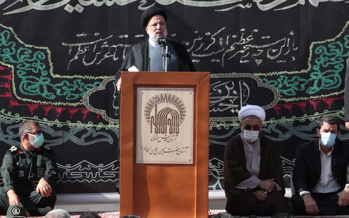 رئیسی:‌ به برکت انقلاب چهره شهرها عوض شده و قابل مقایسه با قبل نیست؛ تصاویر آن نیز موجود است/ در استان ها به دنبال کار هستیم؛ سفرهای ما بدون تشریفات است