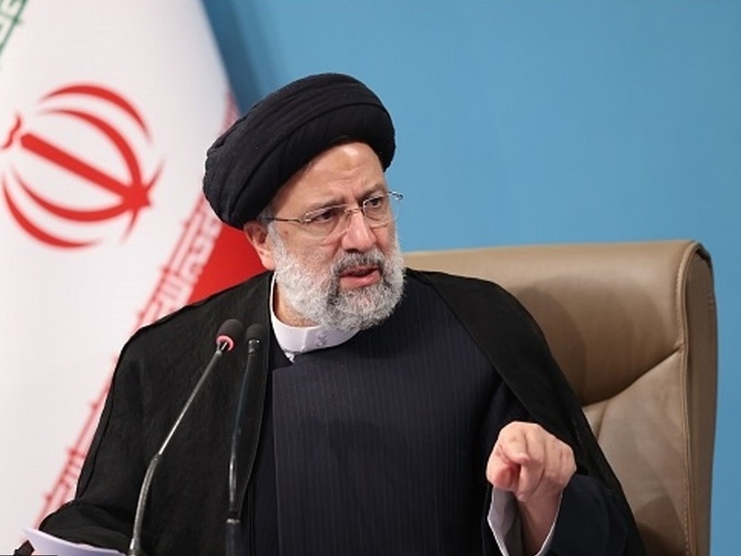 رئیسی: در سفرهای خارجی، برخی دستاوردهای علمی جوانان را به همراه خودم می‌برم/ اگر به اقتصاد مقاومتی و سیاست‌های رهبری پایبندی داشتیم، وضعیت ما حتماً بهتر از امروز بود/ آینده را بسیار درخشان و روشن می‌بینم؛ بر همه مشکلات فائق خواهیم آمد