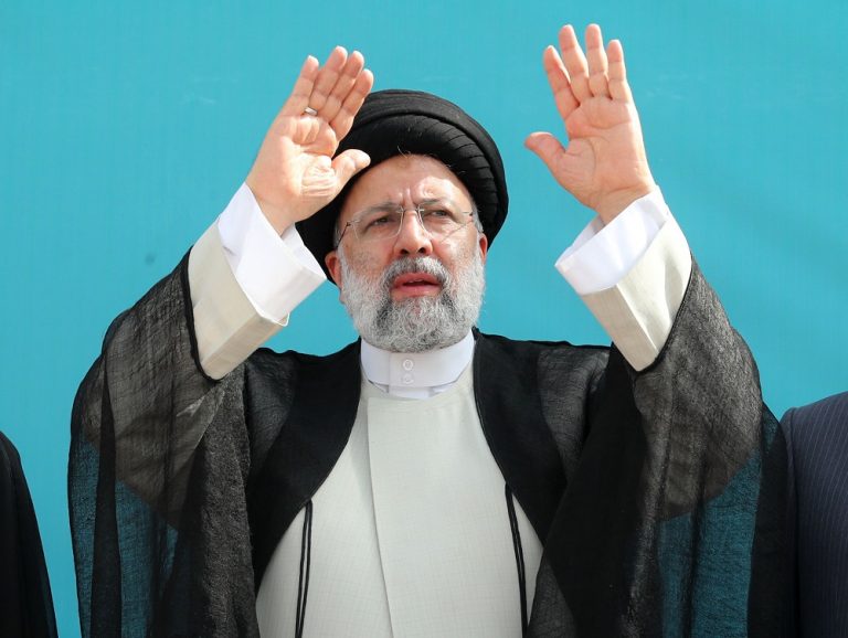 رئیسی: باز هم تاکید می‌کنم که همه مدیران باید از چهره‌های انقلابی انتخاب شوند/ هر کس روحیه تحول‌خواهی ندارد، باید کنار گذاشته شود