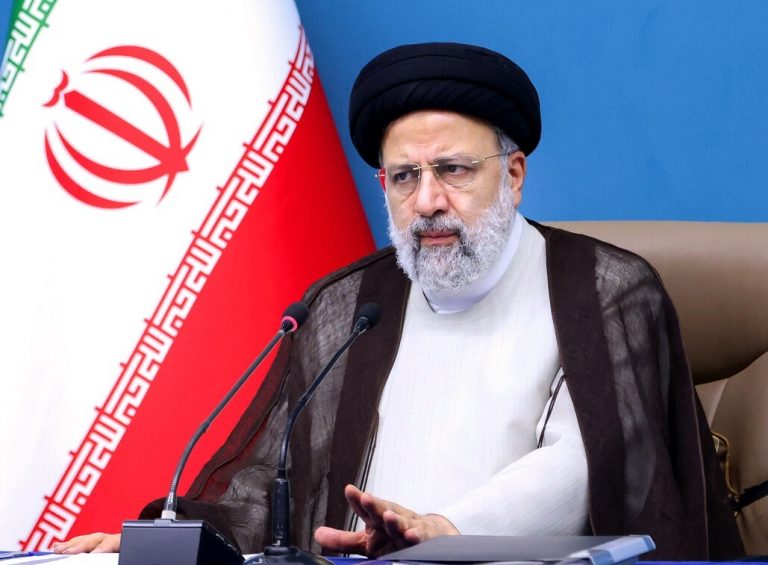 رئیسی: امروز کشور در حال پیشرفت در عرصه‌های مختلف است/ صادرات نفتی و غیر نفتی با وجود تحریم، دچار وقفه نشد/ کار و پیشرفت و فعالیت در کشور به نحوی است که هر کسی به کار دانش بنیان نگاه می‌کند، تعجب می‌کند