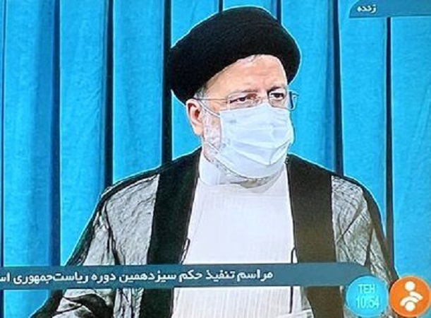 رئیسی در مراسم تنفیذ: شرط ادب بود که دست مقام معظم رهبری را می‌بوسیدم ولی به دلیل شرایط موجود این توفیق از من سلب شد/ مردم از دولت جدید تحول خواسته‌اند؛ این تحول مستند به سند ارزشمند بیانیه گام دوم انقلاب است/ ما از قبیله «ما می‌توانیم» هستیم