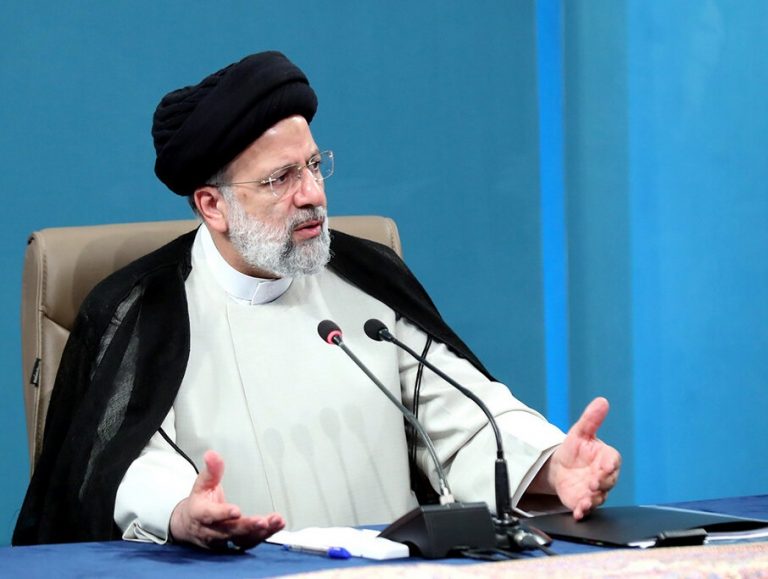 رئیسی: با اعتقاد و اطلاع دقیق از ظرفیت‌ها می‌گویم که آینده کشور روشن است/ بخش قابل توجهی از مطالبات خود از برخی کشورها را دریافت کرده‌ایم/ در هیچ مذاکراتی از حقوق ملت کوتاه نخواهیم آمد/ زندگی مردم را به هیچ عامل بیرونی گره نخواهیم زد