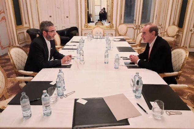 رایزنی دوجانبه علی باقری و انریکه مورا در وین