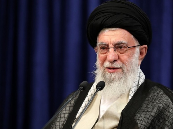 رهبر معظم انقلاب: دولت از فرافکنی احتراز کرده؛ نشنیدیم کسی بگوید اختیار نداریم/ شعارهای انقلاب در این دولت برجسته‌تر شده/ مجموع عملکرد دولت، امید و اعتماد مردم را تا حدود زیادی احیا کرد/ سفرهای استانی درخشان و مهم است/ دولت، جامعه را از حالت چشم‌انتظاری و نگاه به بیرون خارج کرد/ اینکه بگویند که حالا باید حتماً با فلان کشور ارتباط برقرار کنیم تا مشکلات‌مان حل بشود برای کشور مضر است