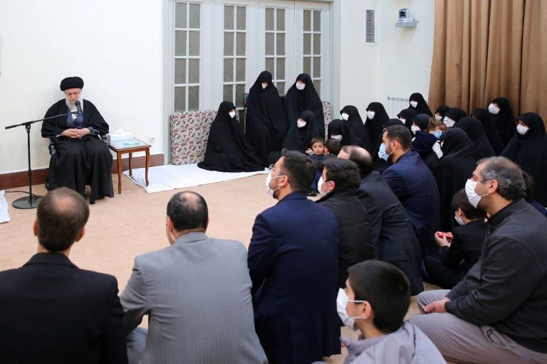 رهبر انقلاب: بزرگداشت آقای مصباح یکی از واجبات حوزه و روحانیّت و همه است/ آقای مصباح خصوصیّات منحصربه‌‌فردی داشتند؛ من در مجموعه‌ فضلای برجسته‌ی قم، جامع این خصوصیّات را در کسی مثل ایشان مشاهده نمی‌کنم/ سخنرانی‌های ایشان را می‌نشستم پای تلویزیون گوش می‌کردم/ الحمدلله صدا و سیما نسبت به کارهای ایشان گرایش خوبی دارد