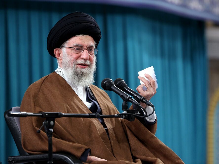 رهبر انقلاب: خلأ سردار سلیمانی در موارد بسیاری پر شده