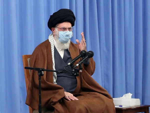 رهبر معظم انقلاب: باید بنا را بر این بگذاریم که گشایشی از خارج انجام نخواهد شد/ ما مسیر رفع تحریم را یک بار امتحان و چند سال مذاکره کردیم اما به نتیجه‌ای نرسید