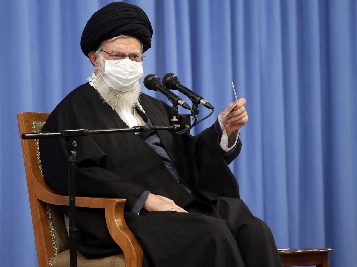 رهبر معظم انقلاب: اگر بتوان تحریم را رفع کرد، حتی یک ساعت هم نباید تأخیر کنیم