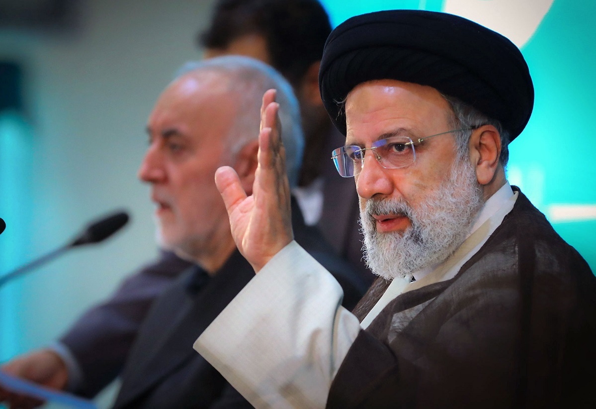 رئیسی در بازدید از یگان ویژه فاتحین تهران: شما در مواجهه با اغتشاشگران خوش درخشیدید/ فتنه‌های زیادی راه انداخته اند تا بتوانند از صدور انقلاب و روحیه بسیجی جلوگیری کنند/ امروز حفظ نظام از اوجب واجبات است؛ تلاش در این مسیر اولویتی دو چندان دارد