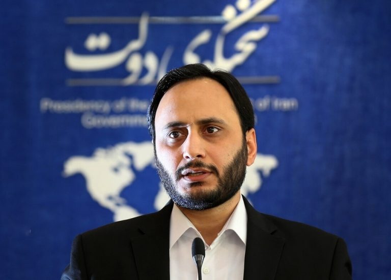 سخنگوی دولت درباره سرنوشت اینستاگرام و واتساپ: با استانداردهای دوگانه مواجه هستیم/ اینستاگرام تصویر سردار سلیمانی را حذف می‌کند، اما تصاویر آموزش خشونت، تروریسم و سوءاستفاده از کودکان را منتشر می‌کند/ کارگروه تشکیل شده تا اقدامات خلاف قانون و آشوب آفرینی‌های پلتفرم‌ها باعث نشود که به کسب و کار‌ها ضرر وارد شود