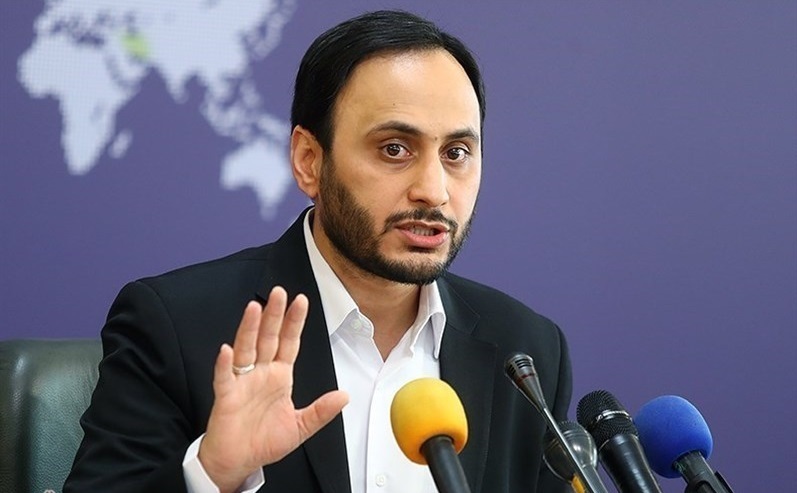 سخنگوی دولت: اینترنت فیلتر نیست؛ البته کسب و کار‌هایی که در اینستاگرام ضرر می‌کنند، دقیقا مثل کاسبانی که در کف خیابان خسارت می‌بینند/ در خصوص حضور فرزند معاون رئیس جمهور در خارج از کشور تذکر دادیم، به کشور برگشت؛ چندین مورد دیگر به دلیل صلاحدید اطلاع‌رسانی نشد