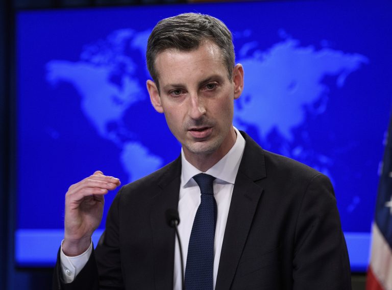 سخنگوی وزارت خارجه آمریکا: رد خبر توافق برای آزادی سازی ۷ میلیارد دلار ایران/ متأسفانه هیچ پیشرفتی در مذاکرات بر سر زندانیان و برجام نکرده ایم که اعلام کنیم