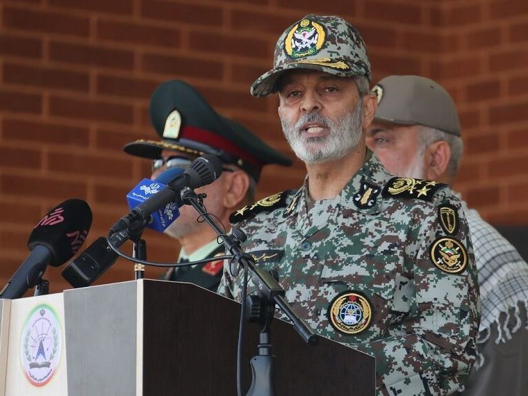 فرمانده ارتش: آن‌هایی که دنبال کشف حقیقت هستند، فقط یک هفته، چشم و گوش خود را بر صدا و تصویر شیطان ببندند/ سقوط نظام سلطه به سرکردگی آمریکا قطعا اتفاق خواهد افتاد؛ با فرو افتادن بت بزرگ، بت‌های کوچکتر نیز خود به خود فرو می‌ریزند