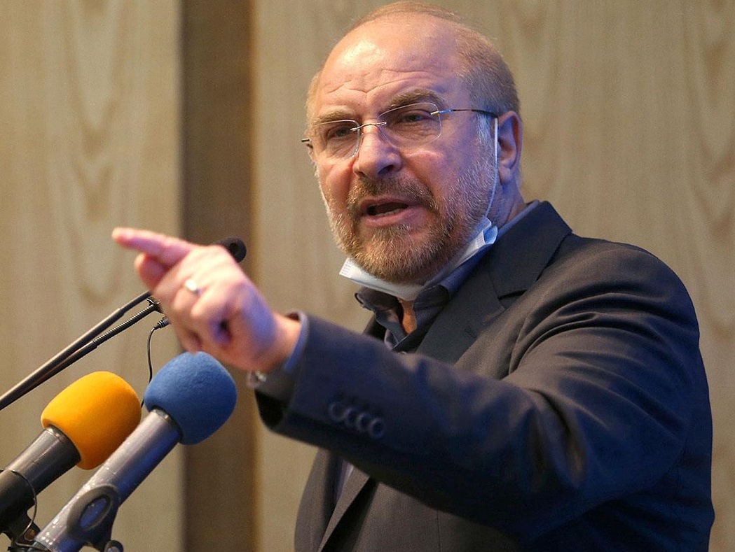 قالیباف: هدف اصلی دشمن در حوادث اخیر، خدشه وارد کردن به اصول قانون اساسی بوده/ در دهه‌های گذشته، برخی نیروهای سیاسی خواهان تجدید نظر در قانون اساسی بودند؛ شاید بهانه آنها این باشد که بگویند این قانون اساسی کارآمد نیست/ هیچ سندی معتبرتر از قانون اساسی در کشور نداریم/ در بحث حکمرانی نو، تمرکز ما باید بر اجرای قانون اساسی باشد نه تغییر مفاد آن