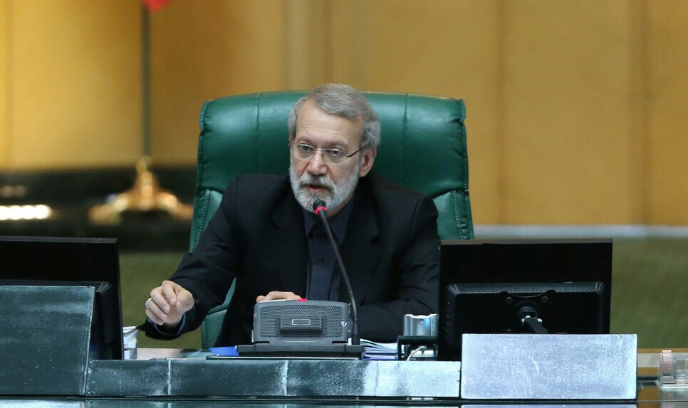 لاریجانی: مقامات آمریکا به جای دلسوزی برای ما فکری برای دهان ترامپ بکنند