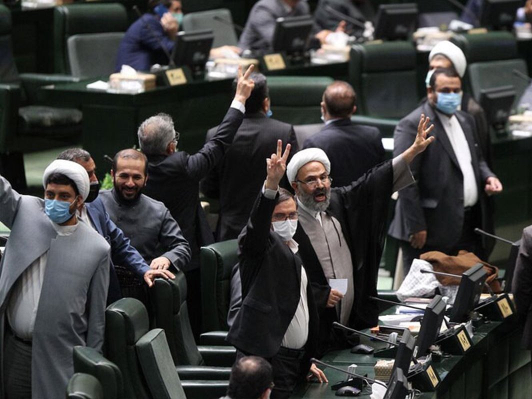 مجلس: این ادعا که نمایندگان ۱۷۵ ساعت اضافه کار و ۷ روز حق ماموریت می گیرند، واقعیت ندارد/ مبنای محاسبه حقوق نمایندگان مانند تمامی کارکنان دولت است و نه بیشتر/ در خصوص اجاره دفاتر نمایندگان، افزایش ۲۵ درصدی مصوبه دولت اعمال نشد