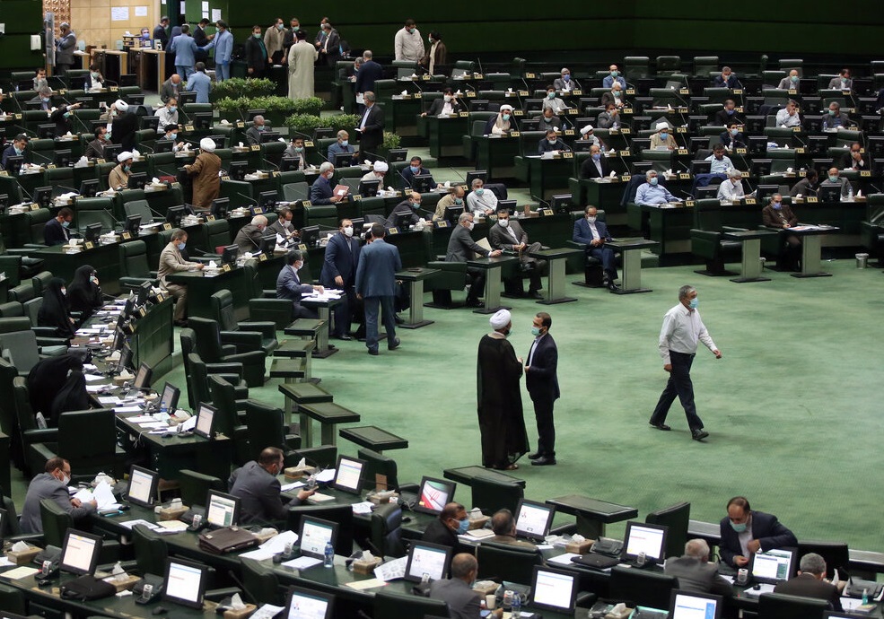 مجلس با «ممنوع شدن ثبت‌نام نظامیان در انتخابات» مخالفت کرد