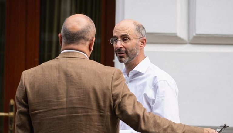 مقام ارشد آمریکایی: تغییرات پیشنهادی اتحادیه اروپا در پیش‌نویس توافق را پذیرفته بودیم، اما ایران پاسخی به این پیشنهادات نداد/ احتمال توافق بعد از مذاکرات دوحه کمتر شده/ خواسته‌های مبهم و گشودن پرونده‌های حل و فصل شده به ما نشان داد که ایران ابتدا باید با خود مذاکره کند