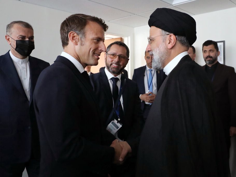 مکرون: درباره حقوق بشر به ویژه حقوق زنان با رئیسی صحبت کردم/ تاکید کردم که اعتبار ایران مطرح است و باید این مسئله را حل کنند