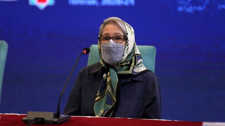 مینو محرز: از رقابت های بچه گانه بین واکسن های داخلی متاسفم/ عده‌ای برای هم زیر پا می‌گیرند و من نمی‌دانم این بد اخلاقی‌ها تا کی می‌خواهد ادامه پیدا کند؟!