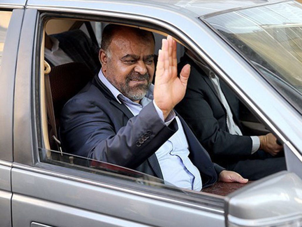 واکنش معاون پارلمانی رئیس جمهور به شایعه استعفا یا برکناری وزیر راه: عدم حضور رستم قاسمی در محل کار، ربطی به بازداشت اخیر یکی از مسئولان وزارت راه ندارد/ قاسمی به خاطر مشکل جسمی و عمل پزشکی، به طور موقت در دفترش حاضر نشده