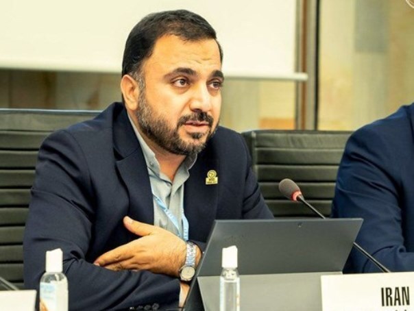 وزیر ارتباطات: رهبری فتوا داده‌اند و داده‌های مردم را جزء حریم خصوصی دانسته‌اند/ لایحه «داده و حریم خصوصی» در مراحل پایانی است؛ تدوین این لایحه یعنی ما از داده‌های شخصی مردم در پلتفرم‌های داخلی حفاظت می‌کنیم/ باید تلاش کنیم رغبت مردم را برای حضور در پیام‌رسان‌های داخلی بیشتر کنیم