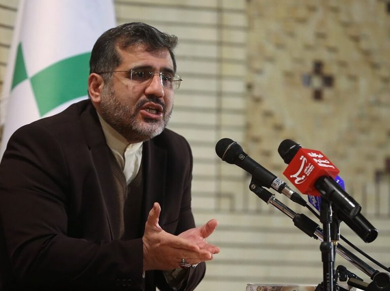 وزیر ارشاد در دانشگاه الزهرا: بعضی از هنرمندانی که الان علیه انقلاب و نظام صحبت می‌کنند، از عفوشدگان سال ۹۸ هستند/ بسیاری از این افراد احکام زندان ۵ و ۷ ساله داشتند، اما رئیسی نامه نوشت و با مشورت رهبری آن‌ها را عفو کرد