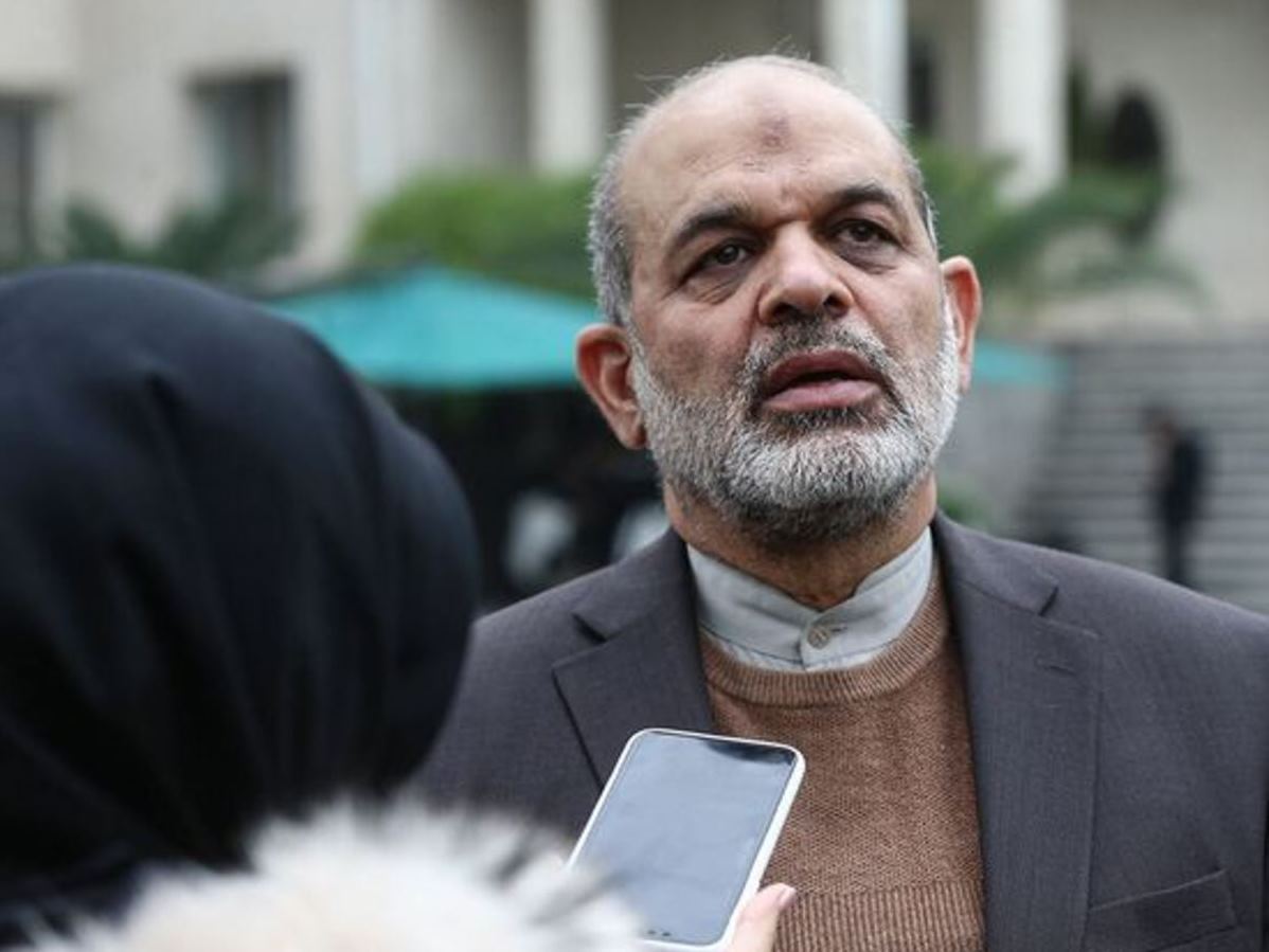 وزیر کشور: اتفاقات اخیر کشور ربطی به انسداد باب گفت‌وگو ندارد/ باب گفت‌وگو اصلاً مسدود نبوده/ اتفاقاً مسئولین بسیار اهل گفت‌وگو هستند/ شخص رییس‌جمهور به جاهایی که می‌رود با مردم گفت‌وگو و تعامل دارد؛ گفت‌وگو بسیار گسترده است