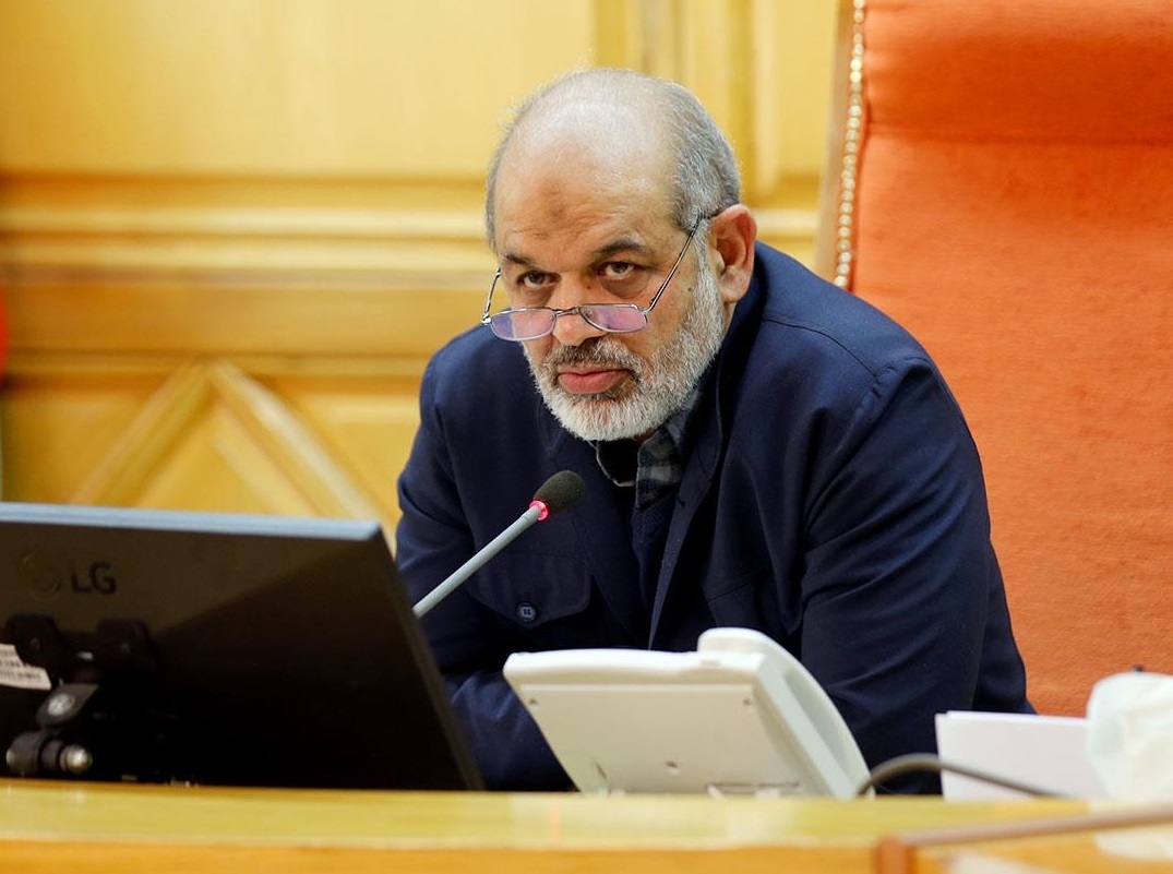 وزیر کشور: باید بررسی کرد که اقدامات چهره‌های هنری و ورزشی در حوادث اخیر مجرمانه بوده یا تخلف/ اگر مجرمانه باشد دستگاه قضایی باید برخورد کند؛ اگر در حد تخلف بوده باشد دستگاه‌های ذیربط به آن‌ها تذکر می‌دهند