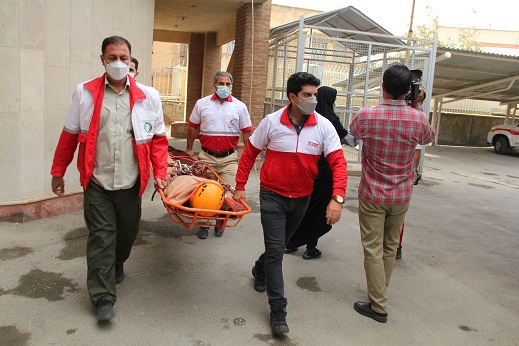 به مناسبت هفته پدافند غیرعامل مانور پناهگیری و خروج اضطراری در شرکت آب و فاضلاب استان ایلام برگزار شد