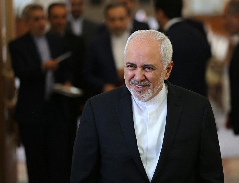 پیام ظریف به مردم: افزایش مشارکت در انتخابات به ناامیدی تندروهای درونی و بیرونی که با ایران‌هراسی و برجام‌ستیزی چشم طمع به شکست تعامل و افزایش تحریم‌ها دوخته‌اند، خواهد انجامید/ مردم ایران همیشه «پدیده» بوده‌اند و «فرصت» آفریده‌اند